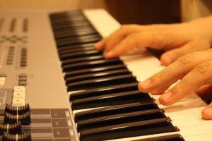proceeding with how to learn to play piano at home