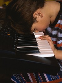  how to learn to play piano at home-bored piano kid